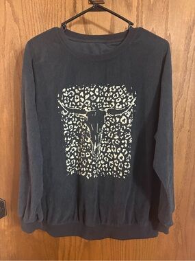 SHEIN Navy Long-Sleeve Sweatshirt with Cream Leopard Bull Graphic